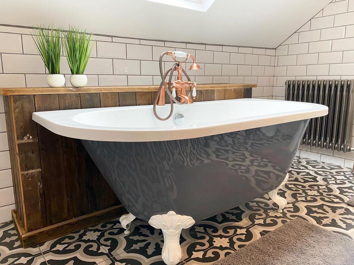 Farndale House-hot Tub